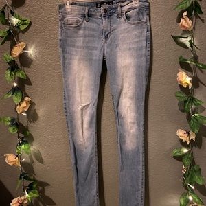 Low- Rise Hollister Jeans